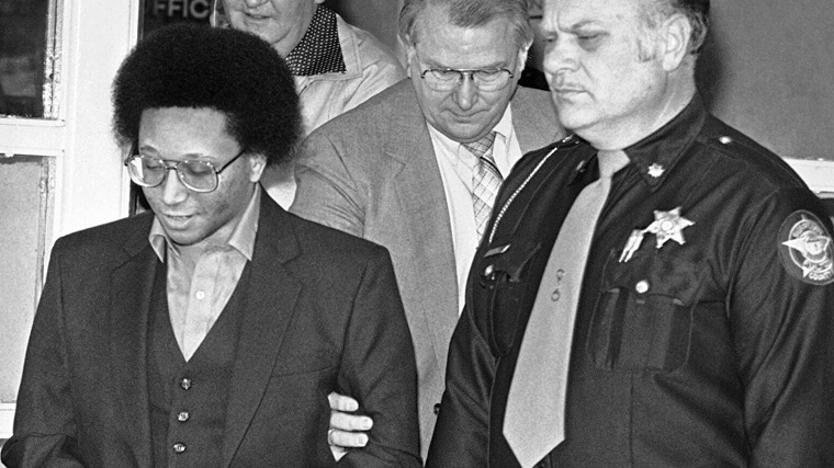 Williams en su juicio por los dos asesinatos cometidos en 1975