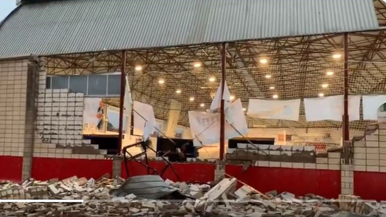 El pavelló de Dénia destrossat pel temporal