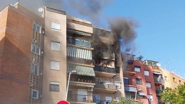 L'incendi es va iniciar a la quarta planta de l'edifici