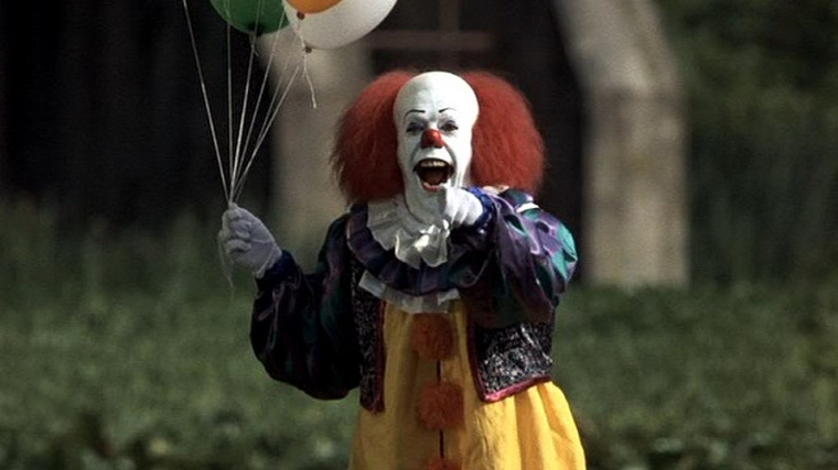 Tim Curry como Pennywise en 'It', (1990)