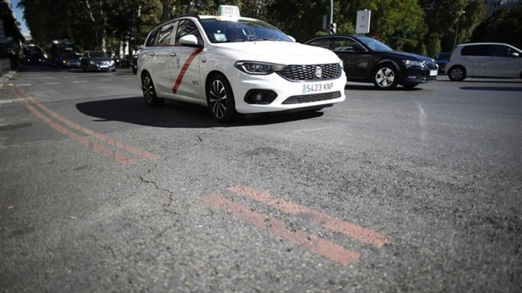El taxista ha sido agredido después de intentar bloquear la huida a los clientes