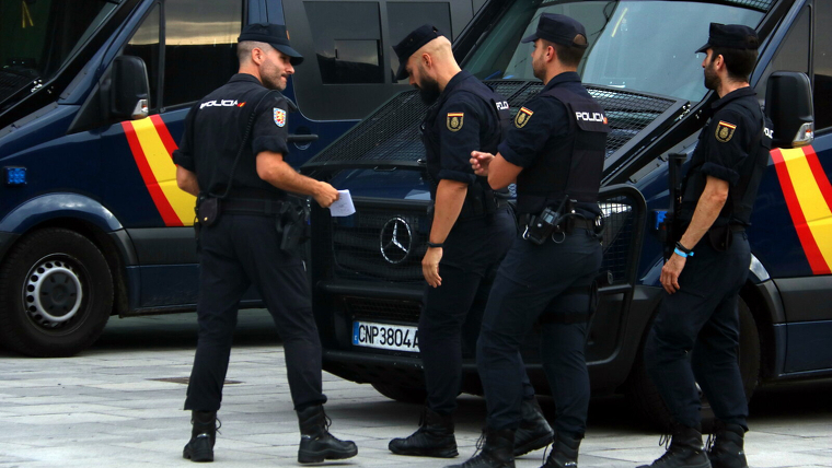 Imatge de la Policia Nacional a l'aeroport