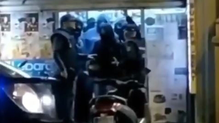 Agents infiltrats en una botiga del carrer Aragó