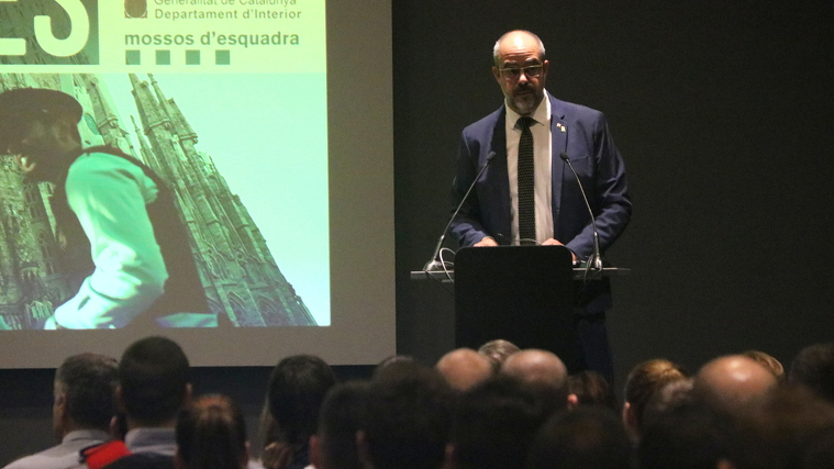 Miquel Buch durant la presentació de 228 nous agents que s'incorporen a Barcelona