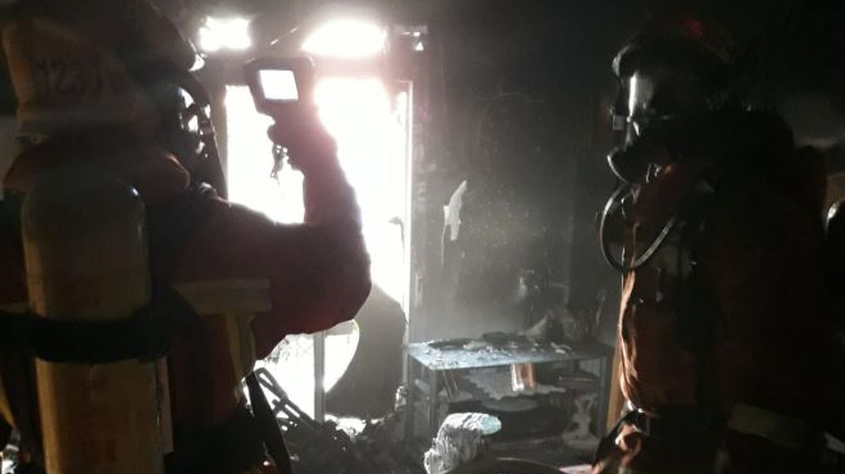 Bombers actuen en l'incendi d'una vivenda de Paterna