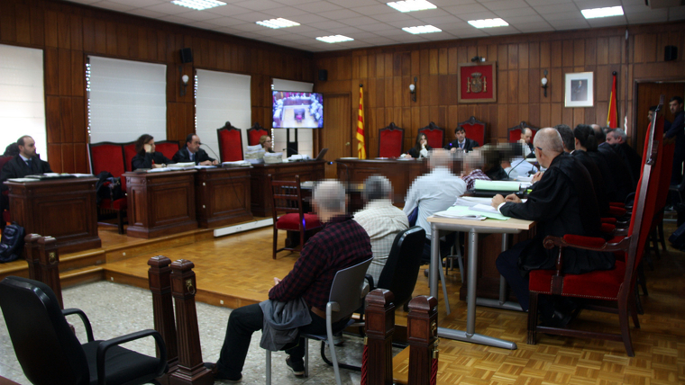 Imatge de la sala de vistes de l'Audiència de Tarragona on es fa el judici als membres d’una xarxa d’abús de menors