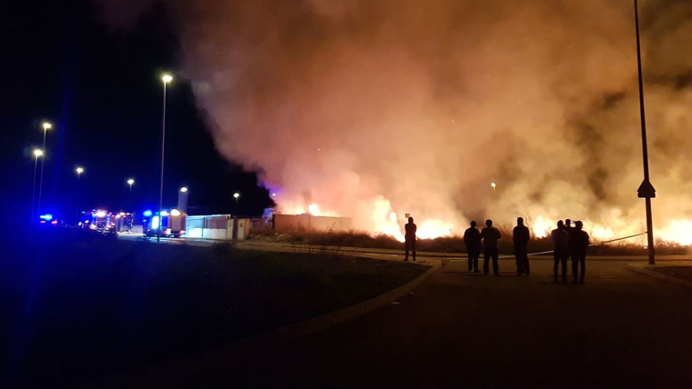 Incendi en un polÃ­gon industrial de La Vilavella