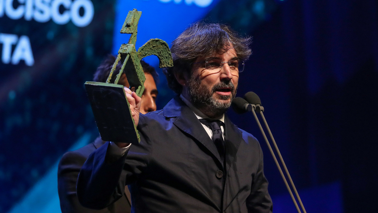 Jordi Ãvole amb el seu premi Ondas