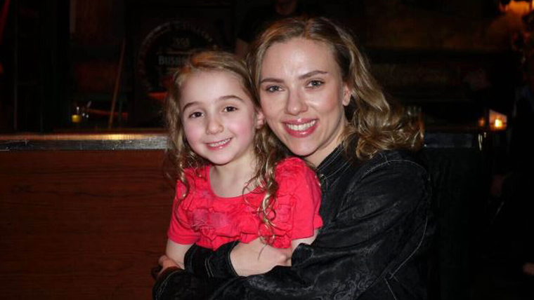 La jove va debutar amb 6 anys a Broadway juntament amb Scarlett Johansson