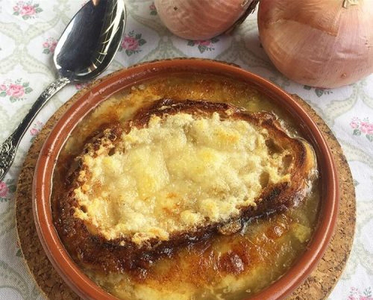 La sopa de ceba és ideal pels dies freds de tardor o hivern