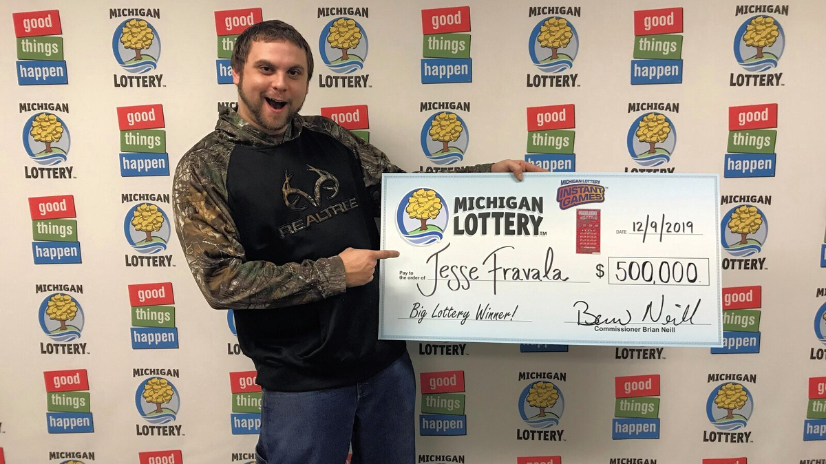 Jesse Fravala, un noi de 23 anys que va somiar un nÃºmero de loteria, el va comprar i va guanyar 500.000 euros (Estats Units, 15-12-19)