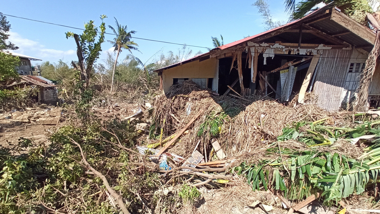 Cases destrossades pel pas del tifÃ³ Phanfone en les Filipines