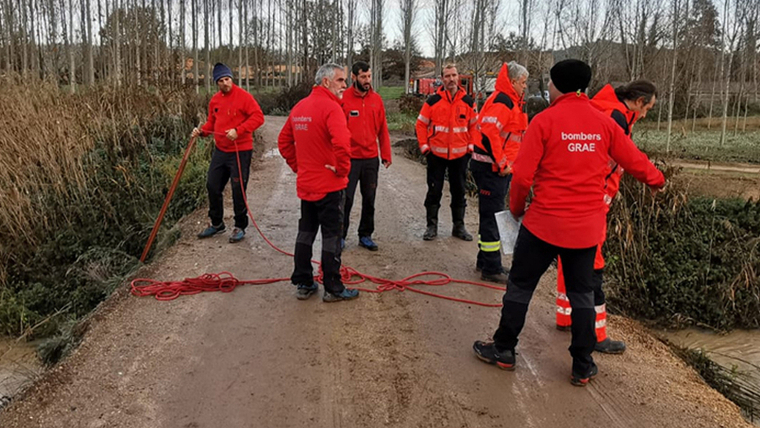 Els Bombers han desplegat un ampli dispositiu per buscar un jove desaparegut a Sils