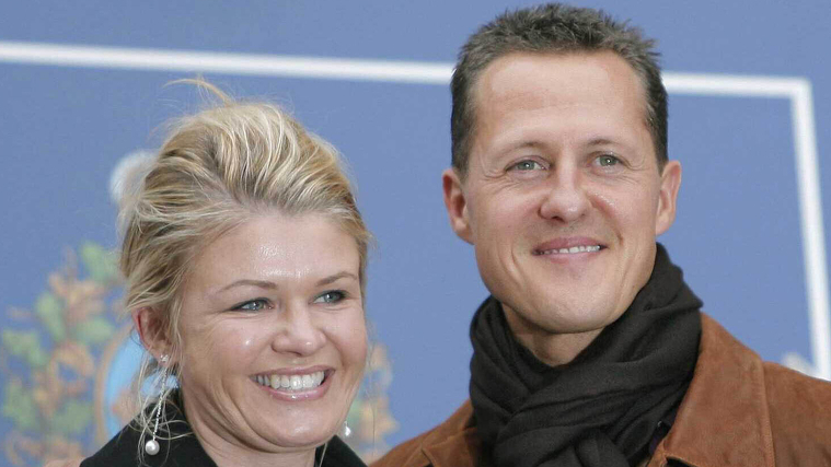 Corinna y Michael Schumacher posando ante las cÃ¡maras