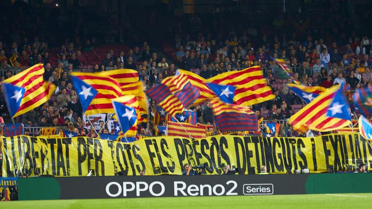 Estelades i pancartes al Campu Nou