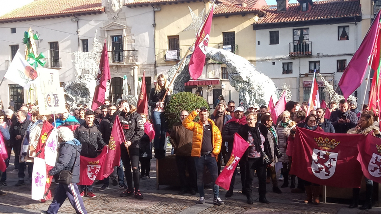 Unes 300 persones manifestant-se a la plaÃ§a de San Marcelo de LleÃ³ per reclamar el dret de reconeixement de la RegiÃ³ Lleonesa (27-12-19)