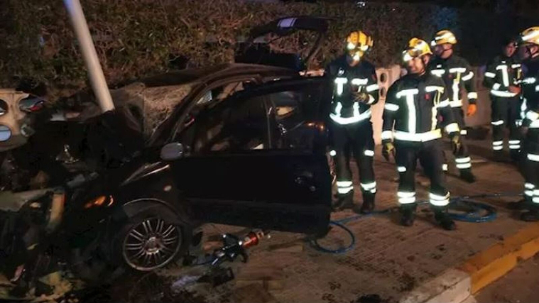 Cotxe accidentat en la carretera del Saladar en Alacant