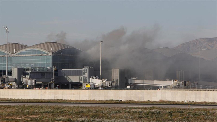Incendi en l'aeroport d'Alacant-Elx
