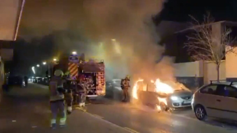 Un cotxe en flames