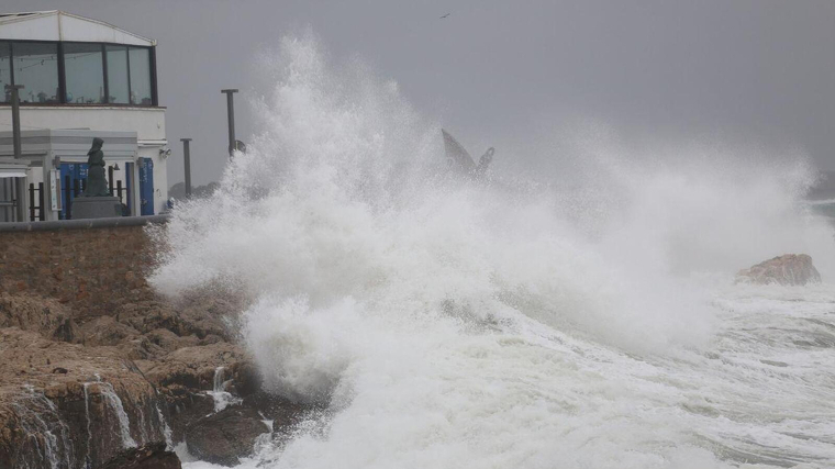 Imagen de un temporal de mar muy duro en la costa mediterrÃ¡nea