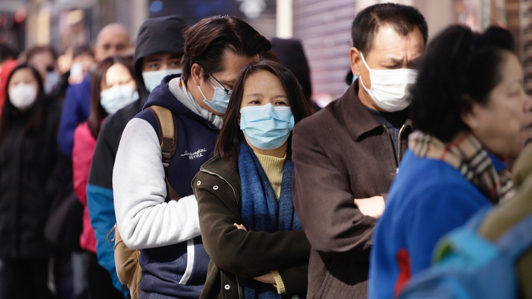 Xinesos amb mÃ scares per prevenir el coronavirus de Wuhan el 30 de gener de 2020
