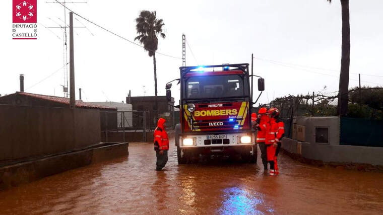 Bombers de CastellÃ³ rescaten a 5 persones en Orpesa, en la Plana Alta