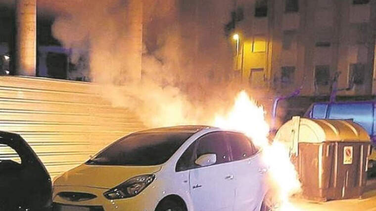 Un menor, de 16, detingut per robar un local i cremar un cotxe en Borriana
