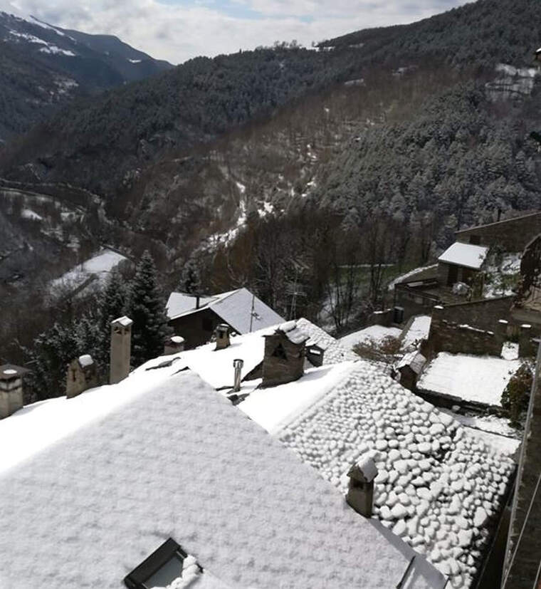 Imatge de la nevada a Queralbs, al Ripollès, el 25 de març del 2020