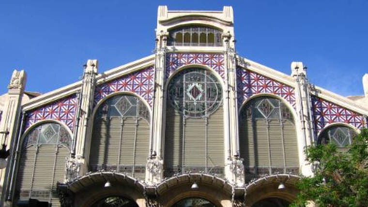 Multen al Mercat Central de València per no estar equipat per al coronavirus