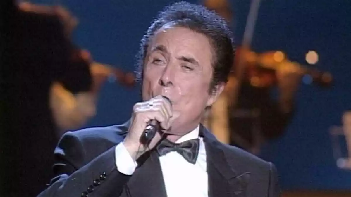 Imagen de archivo de Enrique Castellón Vargas durante un concierto Imagen de archivo de Enrique Castellón Vargas durante un concierto
