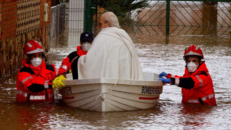 Rescat d'un home durant el temporal en CastellÃ³ (2/04/2020)