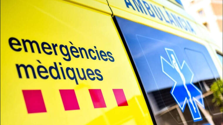 Imagen de archivo de una ambulancia del Servei d'EmergÃ¨ncies MÃ¨diques de CataluÃ±a