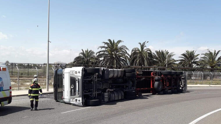 Camió bolcat en València