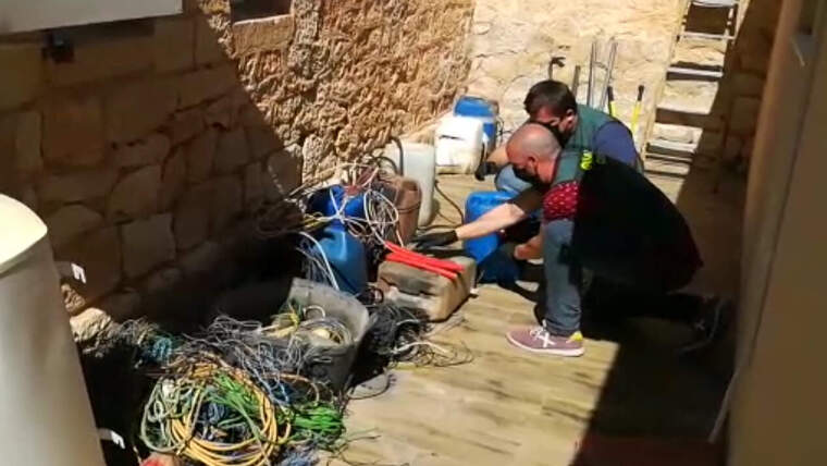 Agents de la Guà rdia Civil desarticulant una banda criminal en Sant Joan d'Alacant