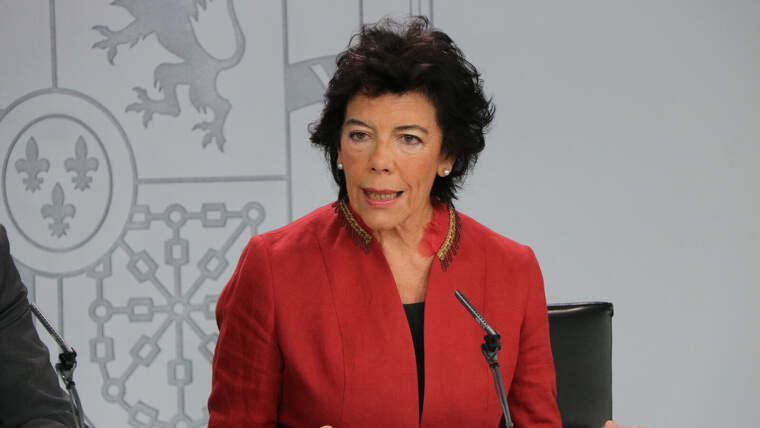 La ministra d'EducaciÃ³, Isabel CelaÃ¡
