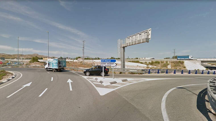 Rotonda d'eixida de l'AP-7 cap a Sant Vicent del Raspeig (Alacant)