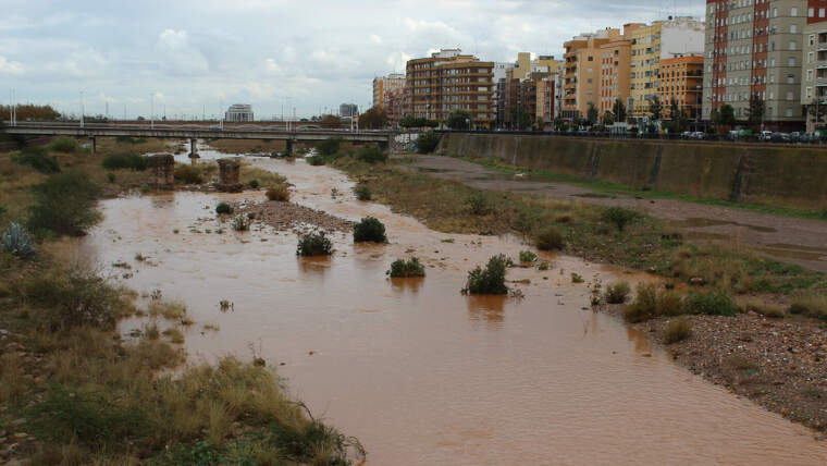 Riu Palà ncia al seu pas per Sagunt (València)