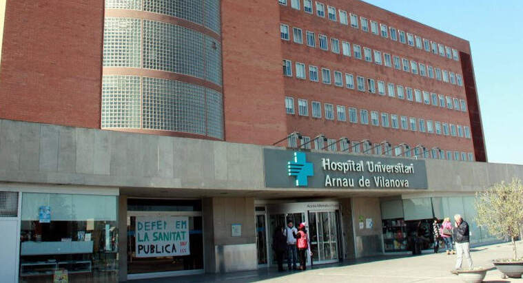Façana de l'Hospital Arnau de Vilanova de Lleida en una imatge d'arxiu