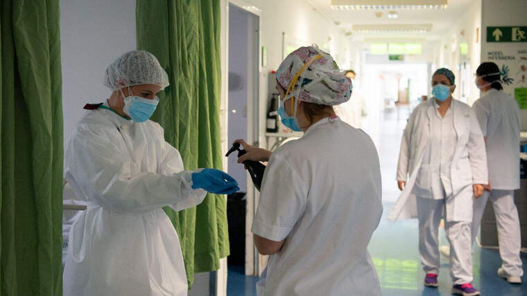 Sanitaris en un hospital catalÃ