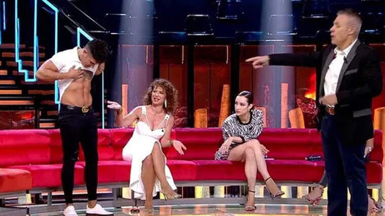 El concursant Jaume Ferre s'aixeca la samarreta en ple directe per mostrar el seu canvi fÃsic