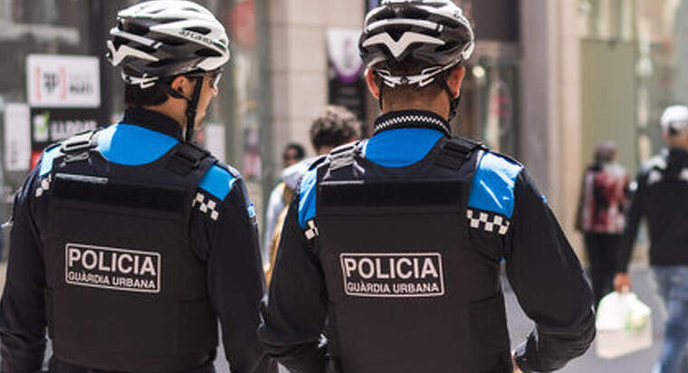 Imatge d'arxiu d'una patrulla de la Guàrdia Urbana de LLeida fent una vigilància per la ciutat.