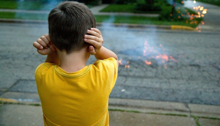 Tanto niños como adultos se ven perjudicados por la contaminación acústica.