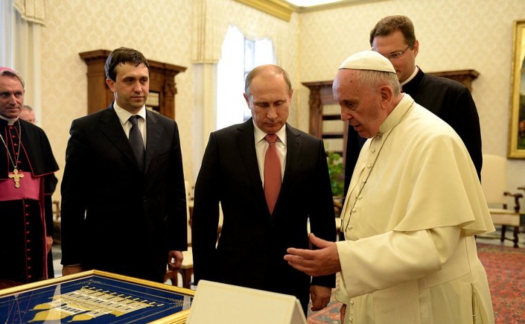 El Papa Francisco junto a Vladimir Putin