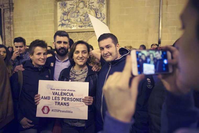 Guillem Montoro manifestándose por los derechos de las personas Trans.