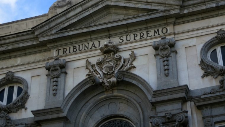 El Tribunal Supremo, con competencia sobre los aforados excepto el Rey.