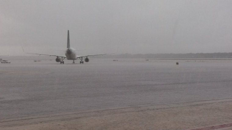 La pluja ha causat problemes a l'aeroport d'El Prat