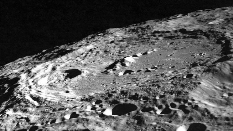 La lluna compta amb dos cràters més per la caiguda de dos meteorits
