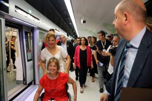 La inauguració de les dues parades de metro de Barcelona