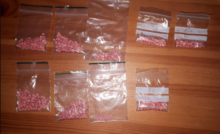 Imatge de part de la droga que els Mossos van trobar a casa de l'home detingut.