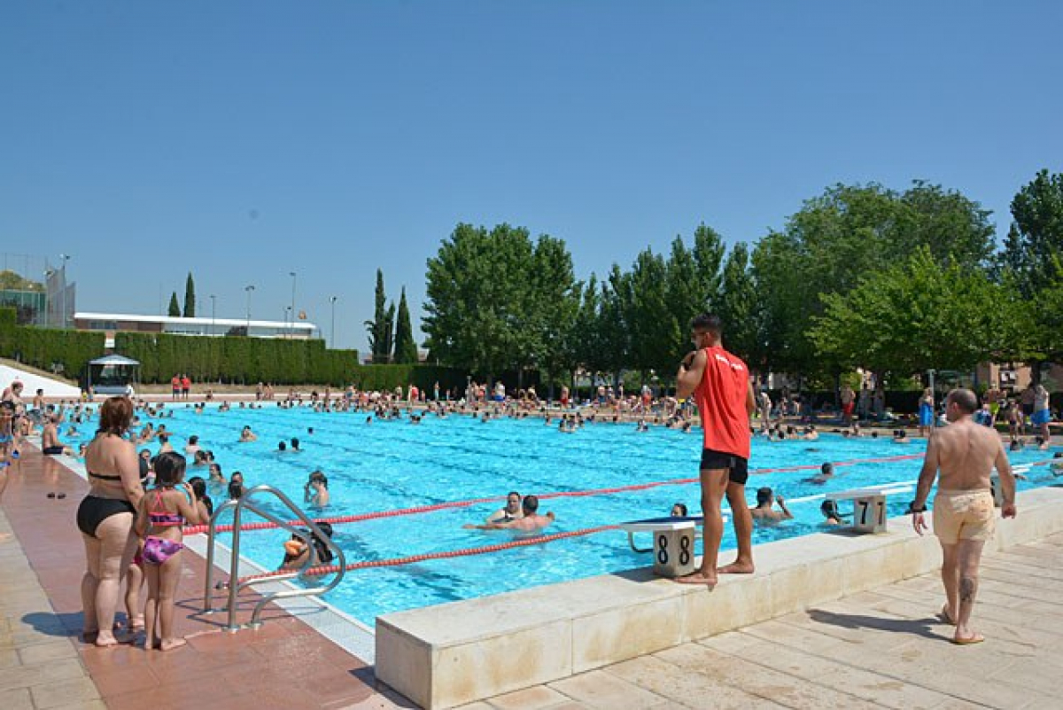 Les piscines municipals de molts municipis obren gratuïtament per l'onada de calor